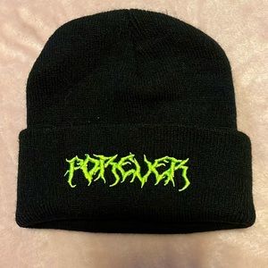 BLACK BEANIE KNIT HAT